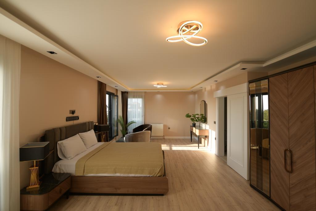 ARAKLI HÜRRİYET MAHALLESİNDE HAVUZLU LÜKS SATILIK VİLLALAR